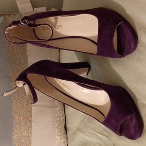 Elegant purple heel shoes
